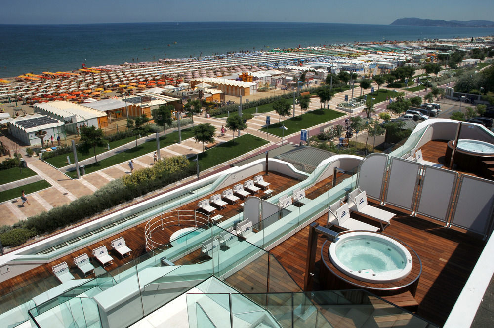 Trampolines Suite Hotel Riccione Exterior photo