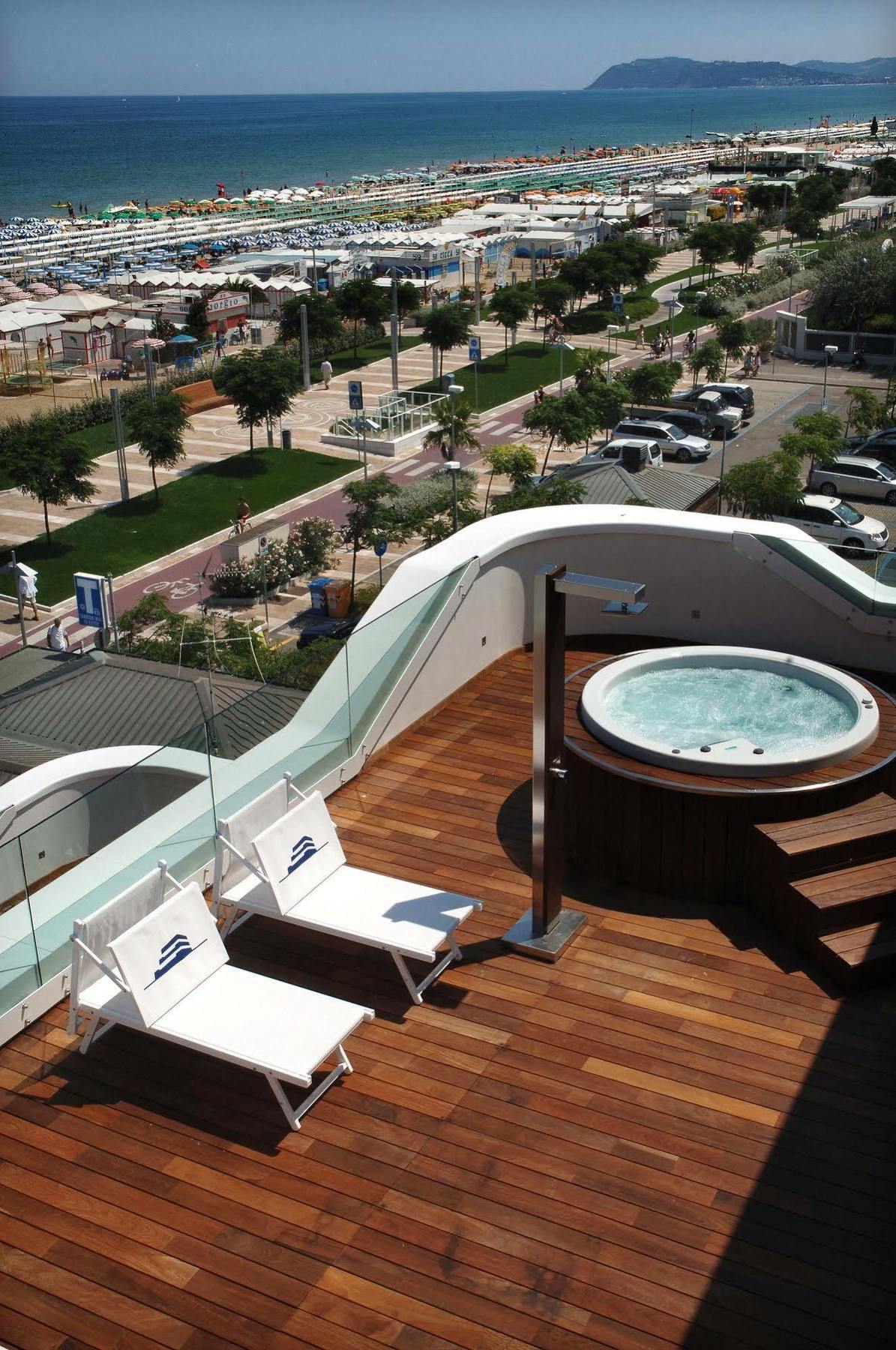 Trampolines Suite Hotel Riccione Exterior photo