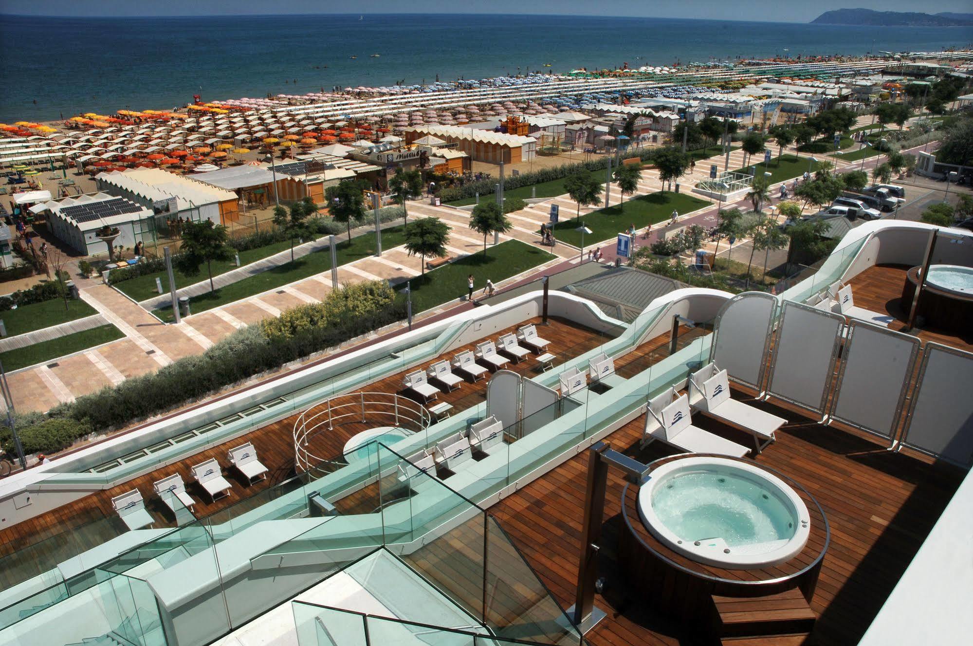 Trampolines Suite Hotel Riccione Exterior photo