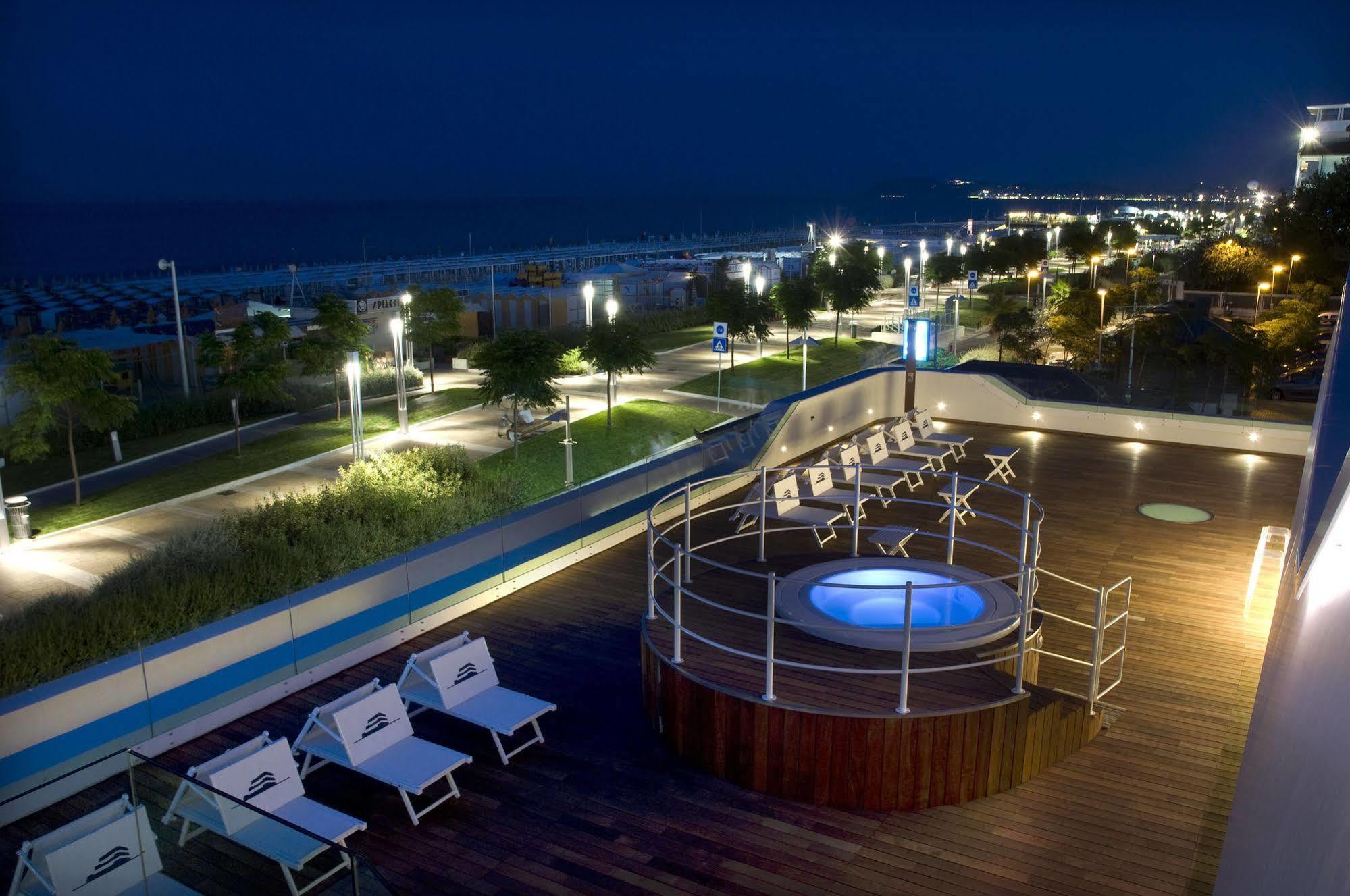 Trampolines Suite Hotel Riccione Exterior photo