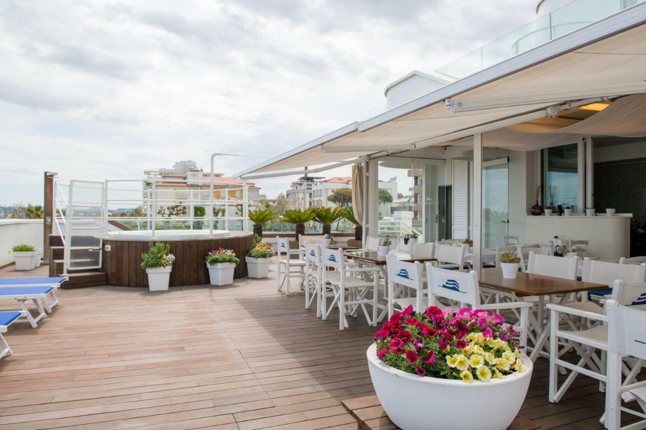 Trampolines Suite Hotel Riccione Exterior photo